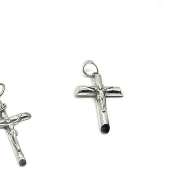 SET OF 2 STERLING SILVER 925 CRUCIFIX CROSS PENDANTS VINTAGE RELIGIOUS CATHOLIC - Picture 6 of 11